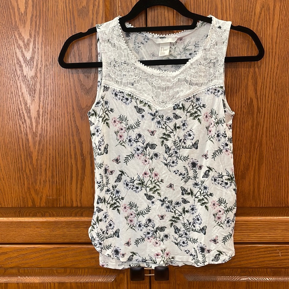 H&M size S tank top with lace at the top